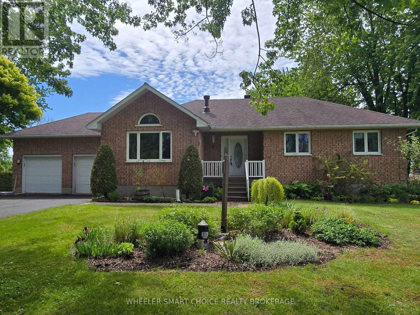 15206 Colonial Dr, South Stormont, ON K0C 1M0