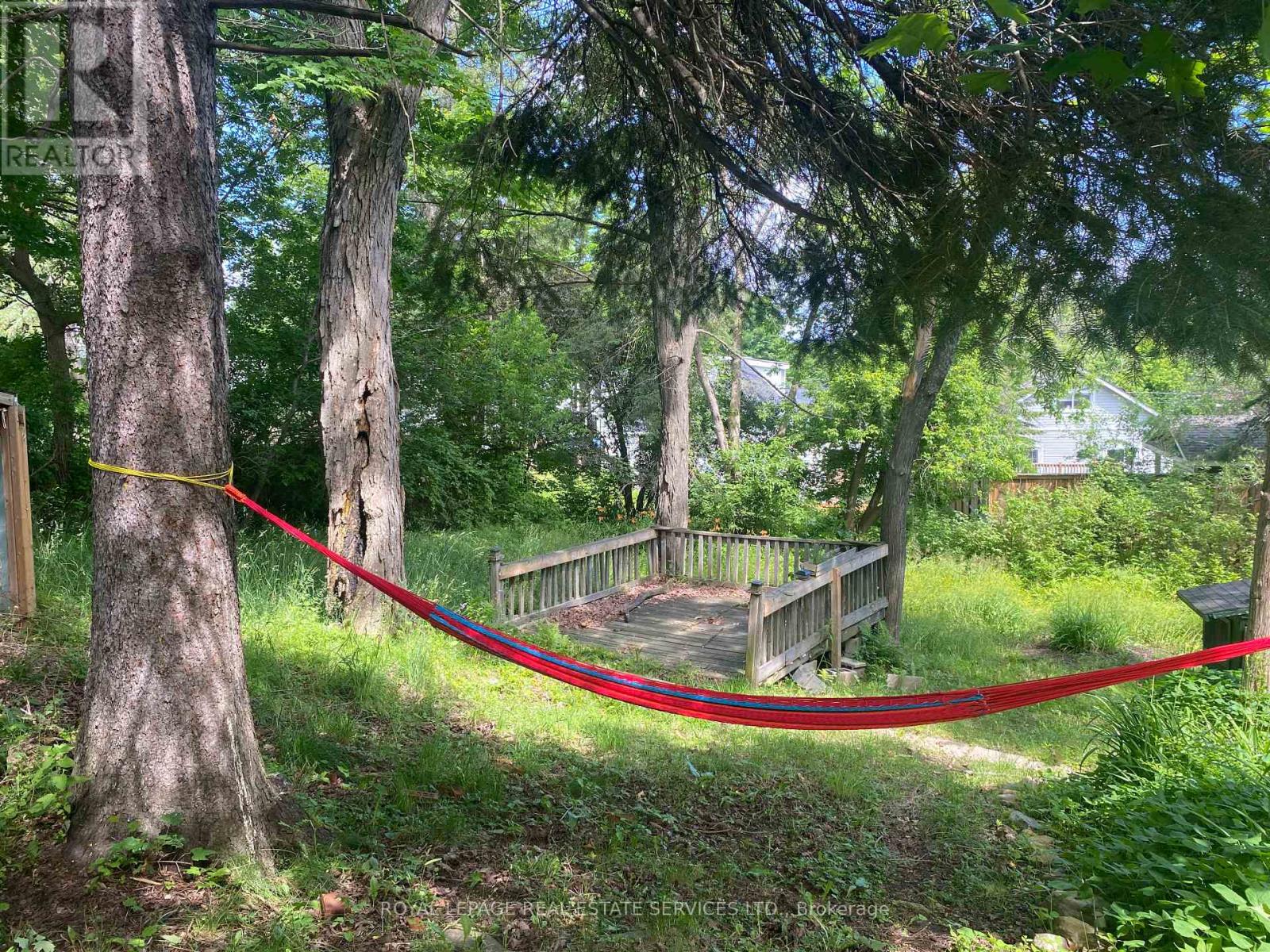 16 Cora St E, Huntsville, ON P1H 1P6