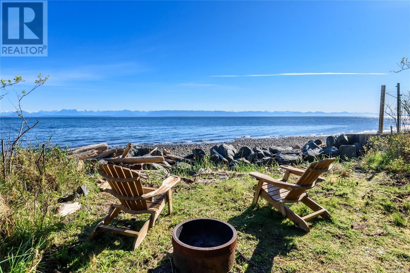 1418 Seaview Rd, Black Creek, BC V9J 1J7