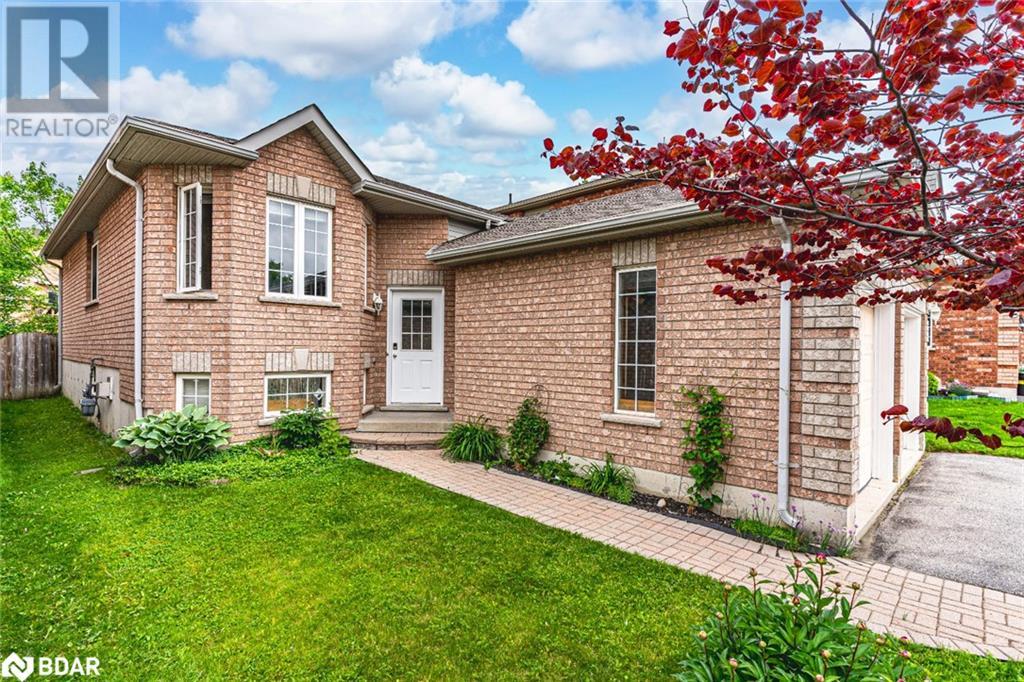 76 Holly Meadow Rd, Barrie, ON L4N 0A2