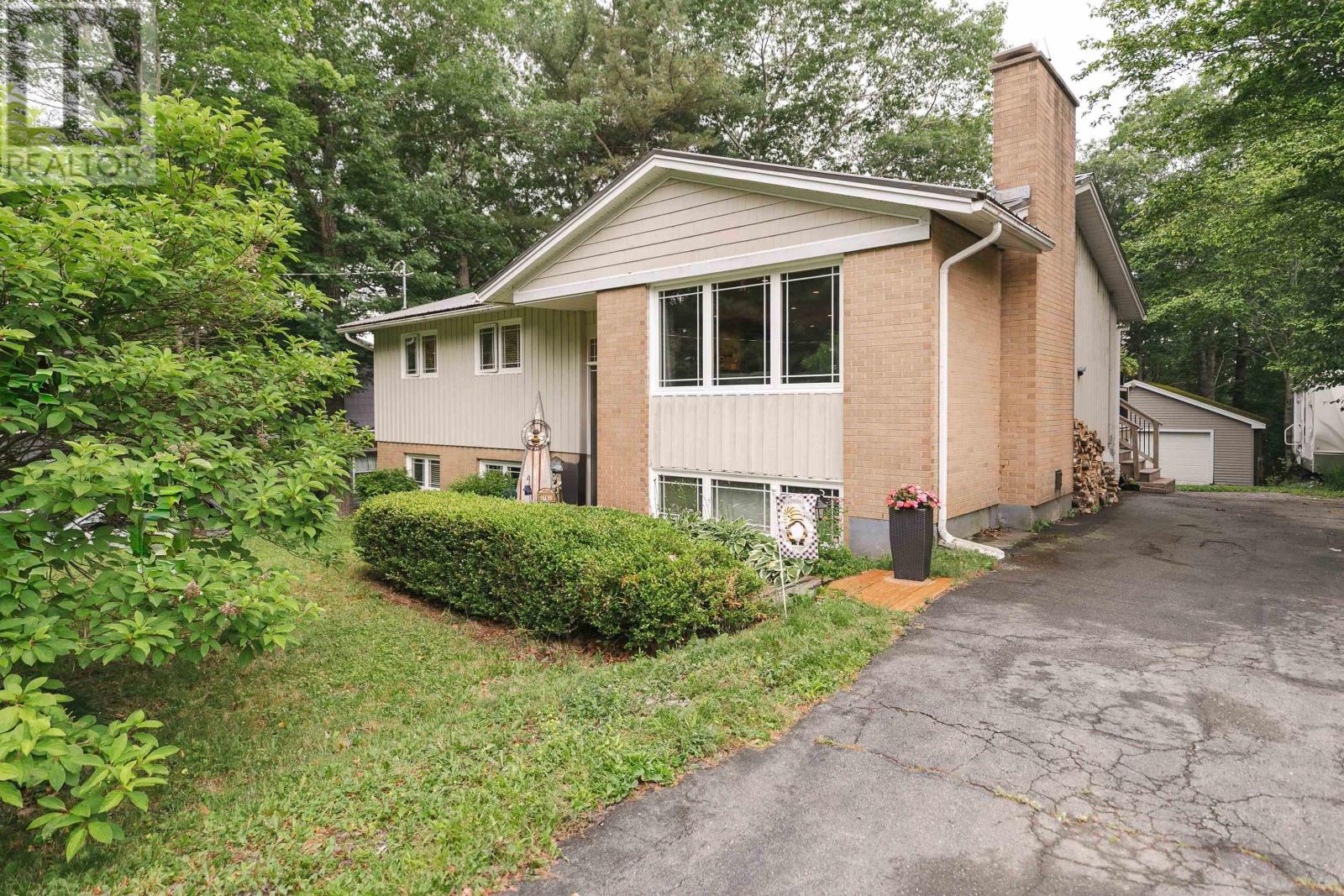 79 Ridge Ave, Waverley, NS B2R 1G5