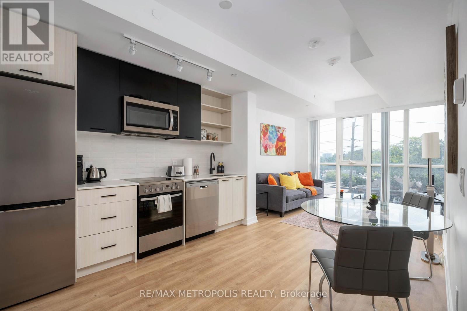 407 2300 St Clair Ave W, Toronto Junction Area, ON M6N 0B3