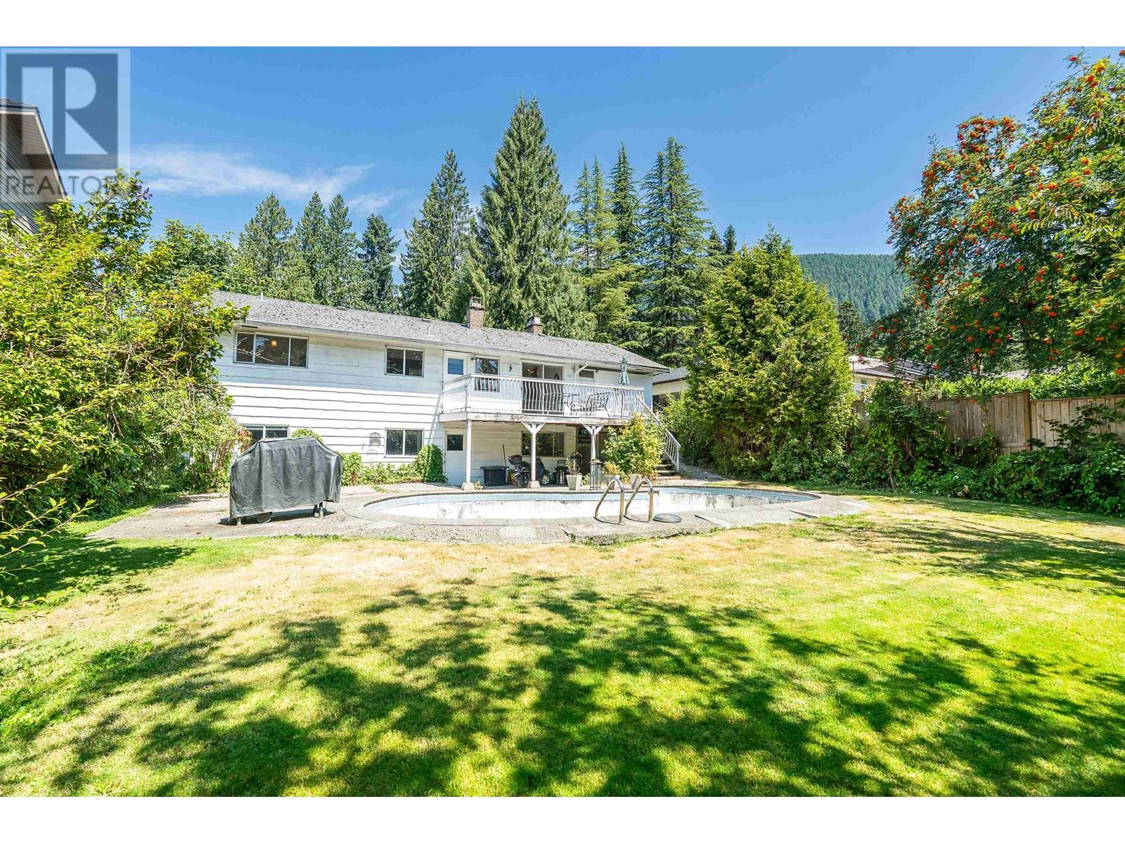 951 Canyon Blvd, North Vancouver, BC V7R 2J9