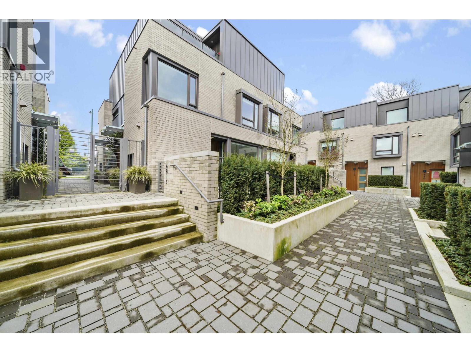 6816 Oak St, Vancouver, BC V6P 0K7