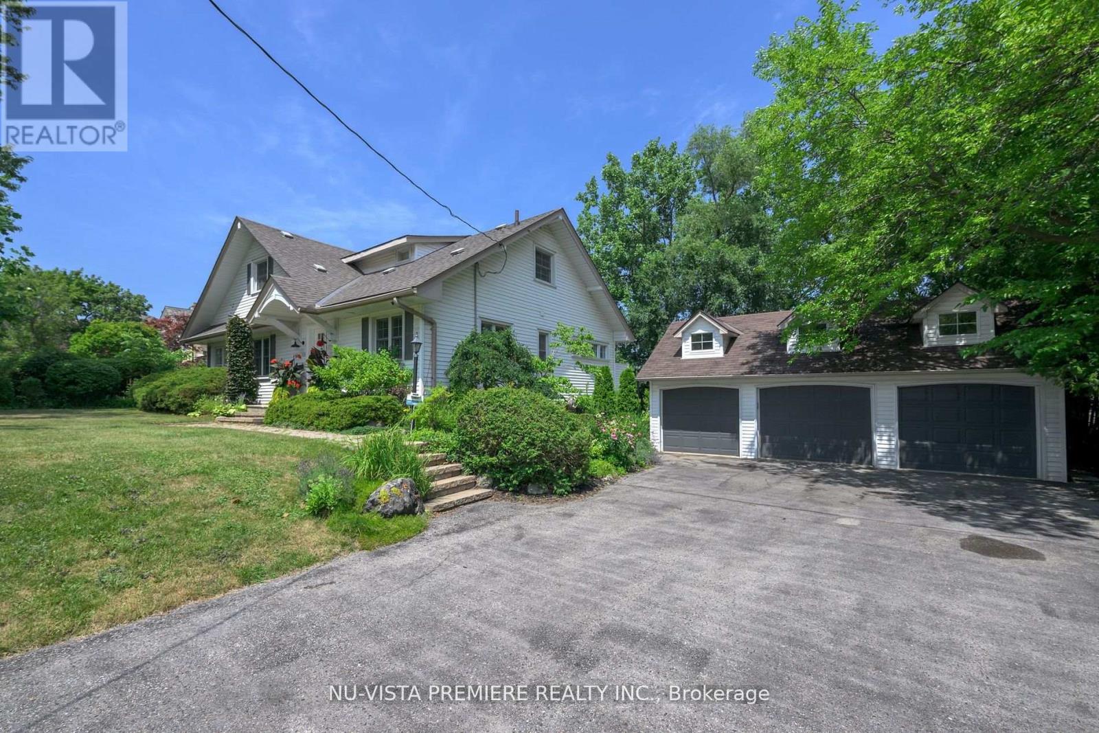 146 Commissioners Rd E, London, ON N6C 2T1