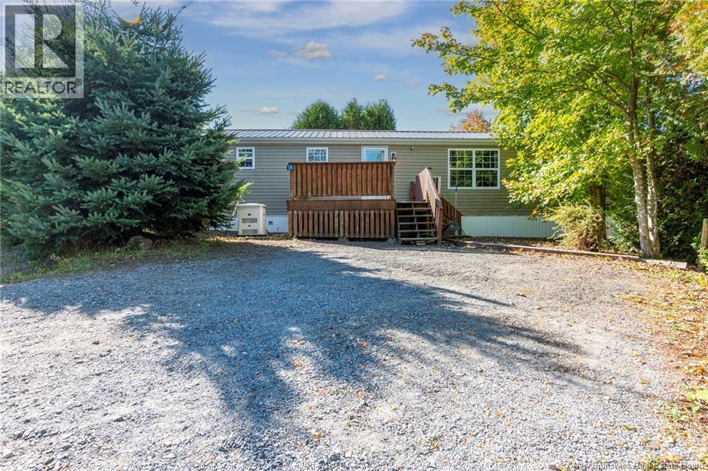18 Fifth St, Quispamsis, NB E2G 1W3