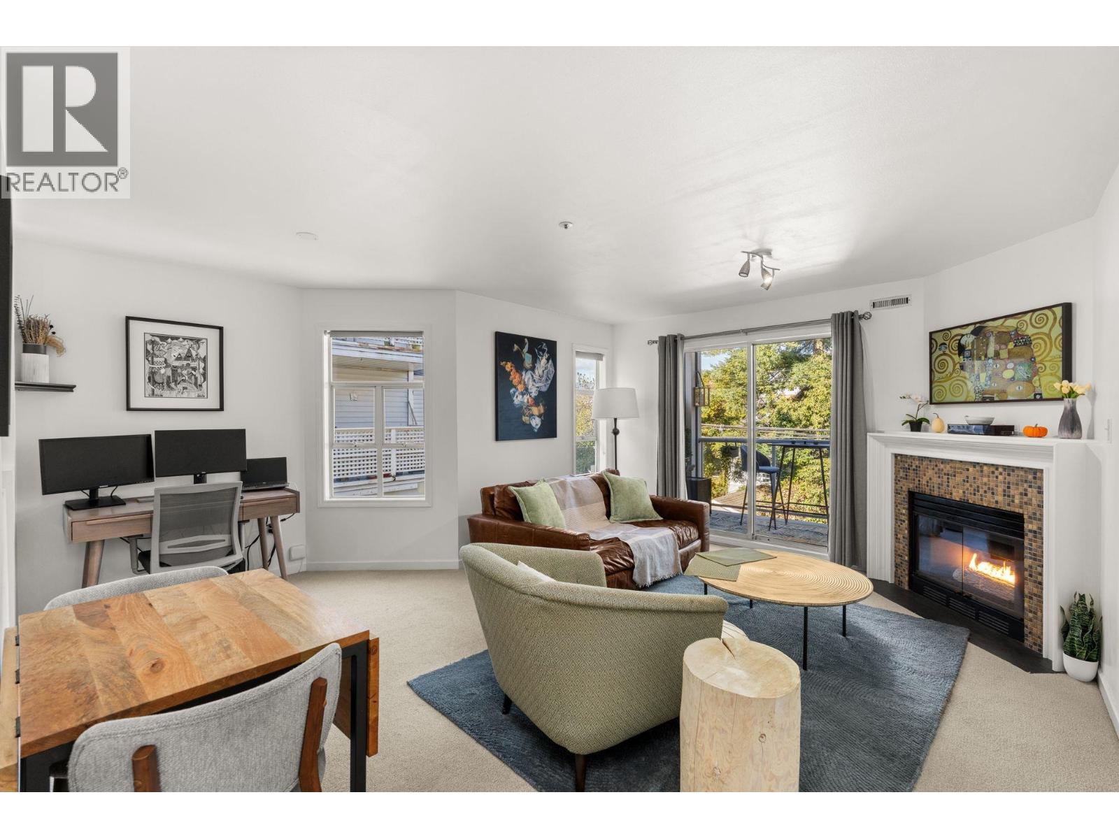 1537 Charles Street Unit 202, Vancouver, BC V5L 2T2