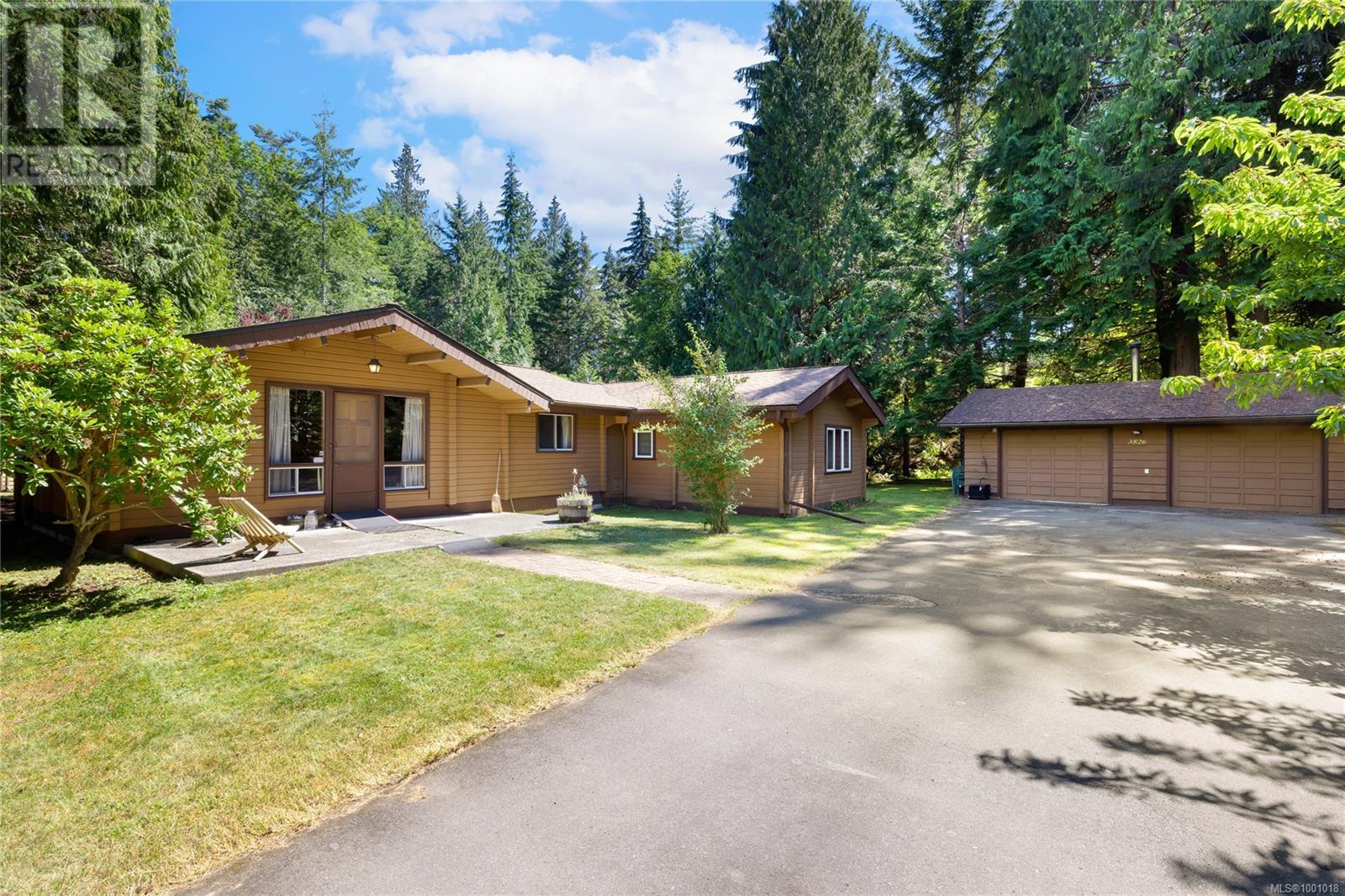 3826 Charlton Dr, Qualicum Beach, BC V9K 1Z3
