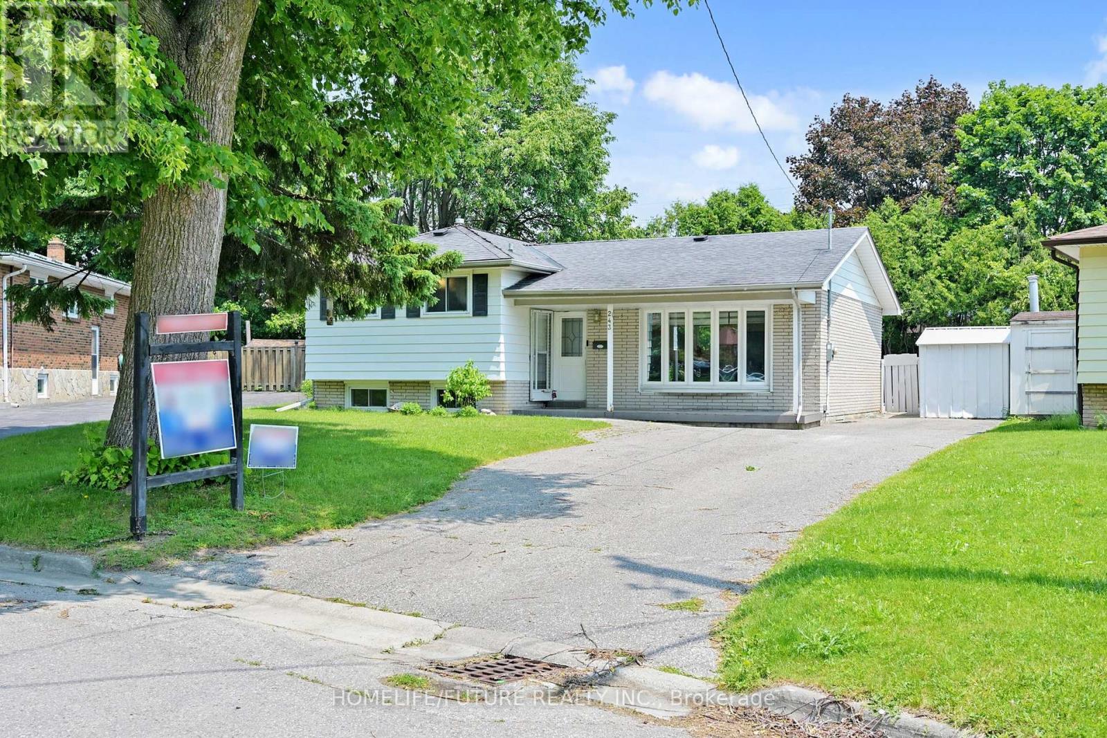 243 Acadia Dr, Oshawa, ON L1G 1X9