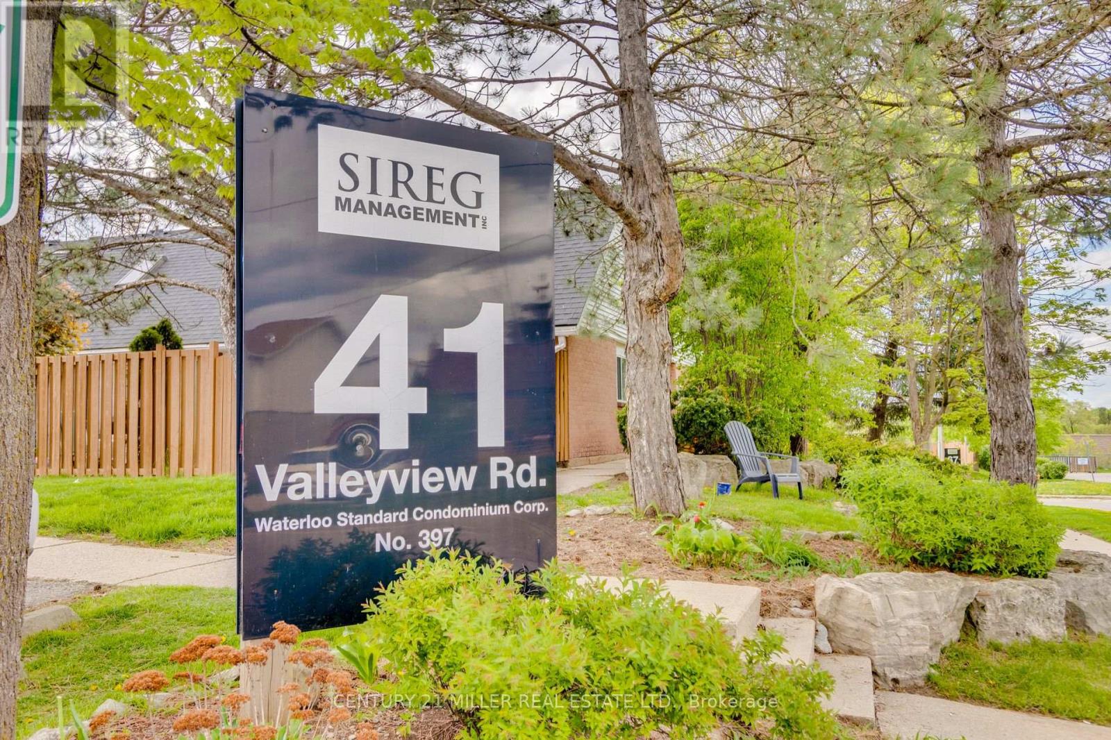 19 41 Valleyview Rd, Kitchener, ON N2E 3H9