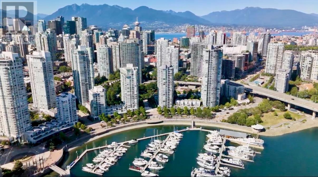 1067 Marinaside Crescent Unit 707, Vancouver, BC V6Z 3A4
