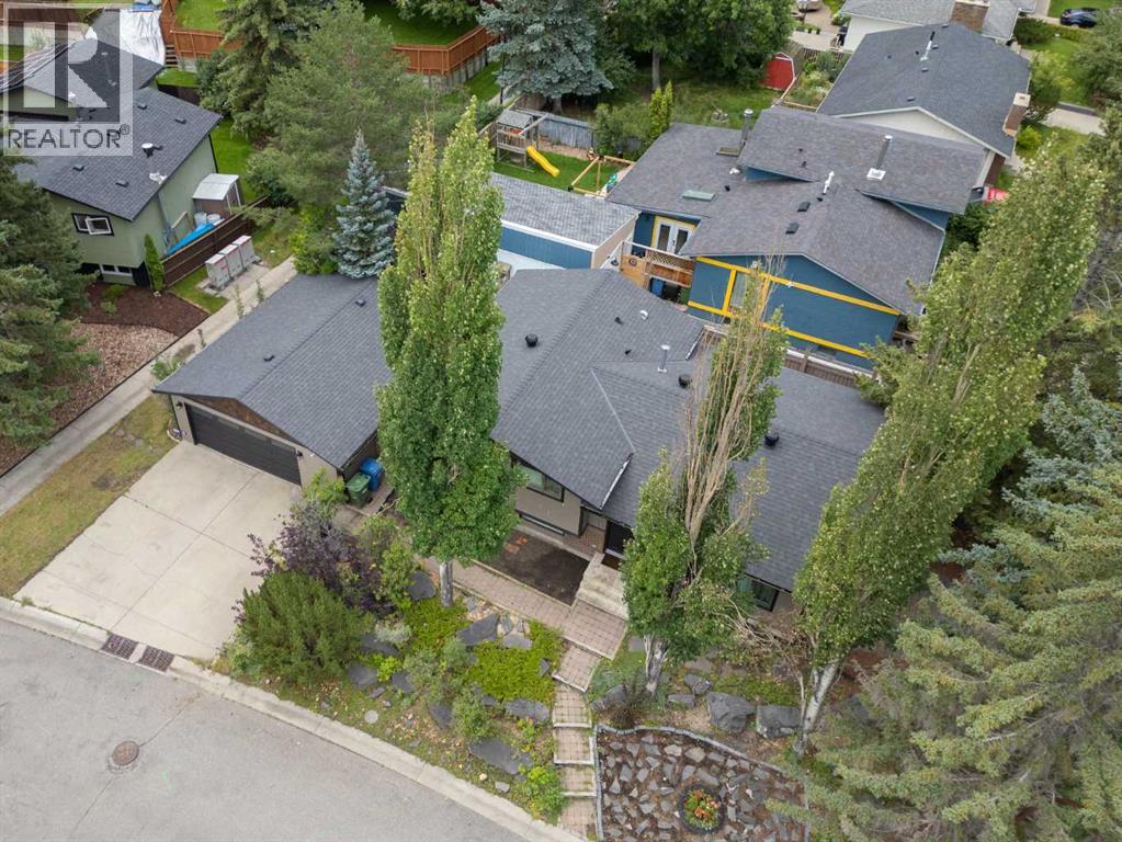 151 Brookgreen Dr SW, Calgary, AB T2W 2W4