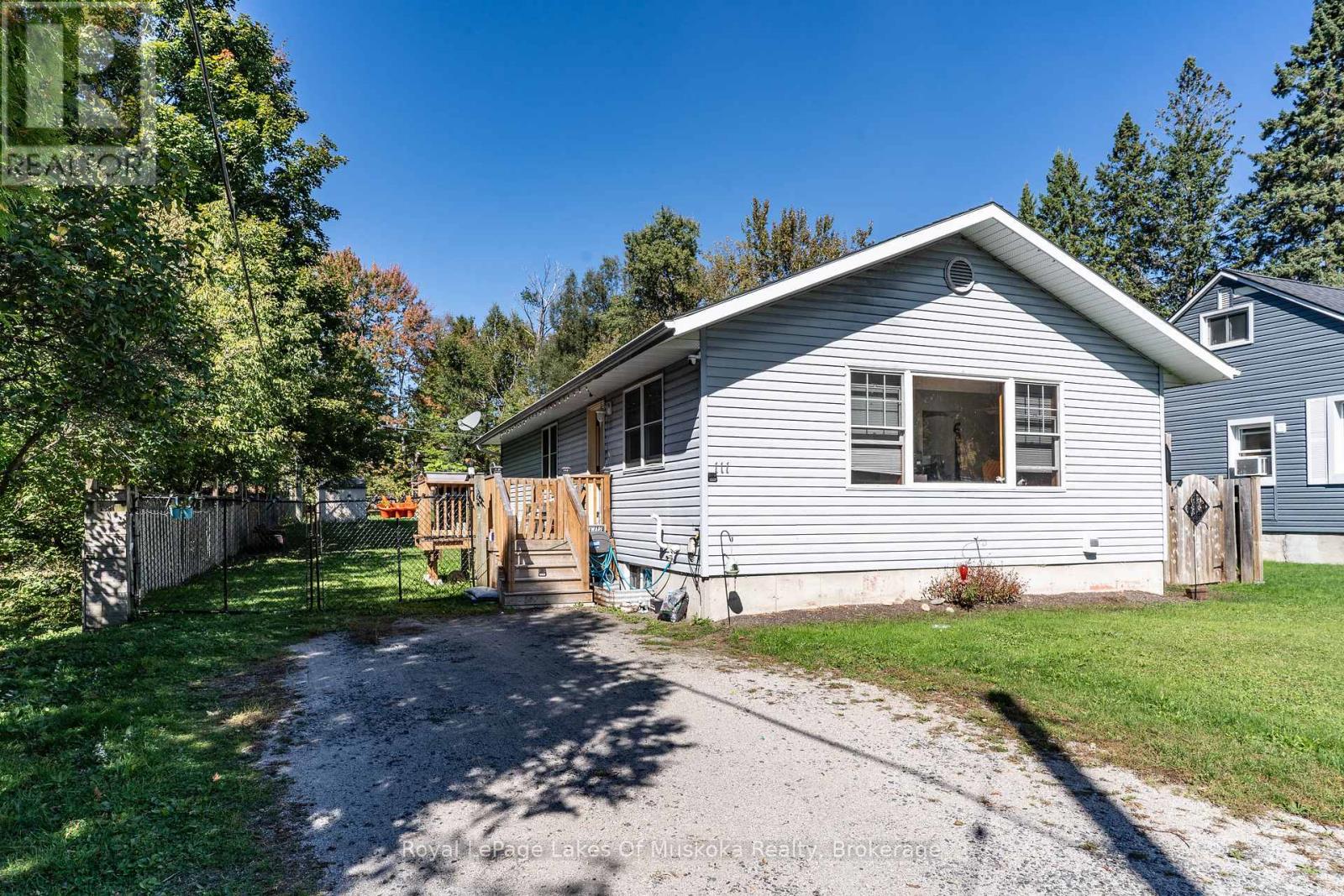 111 Alice St, Bracebridge, ON P1L 1J5