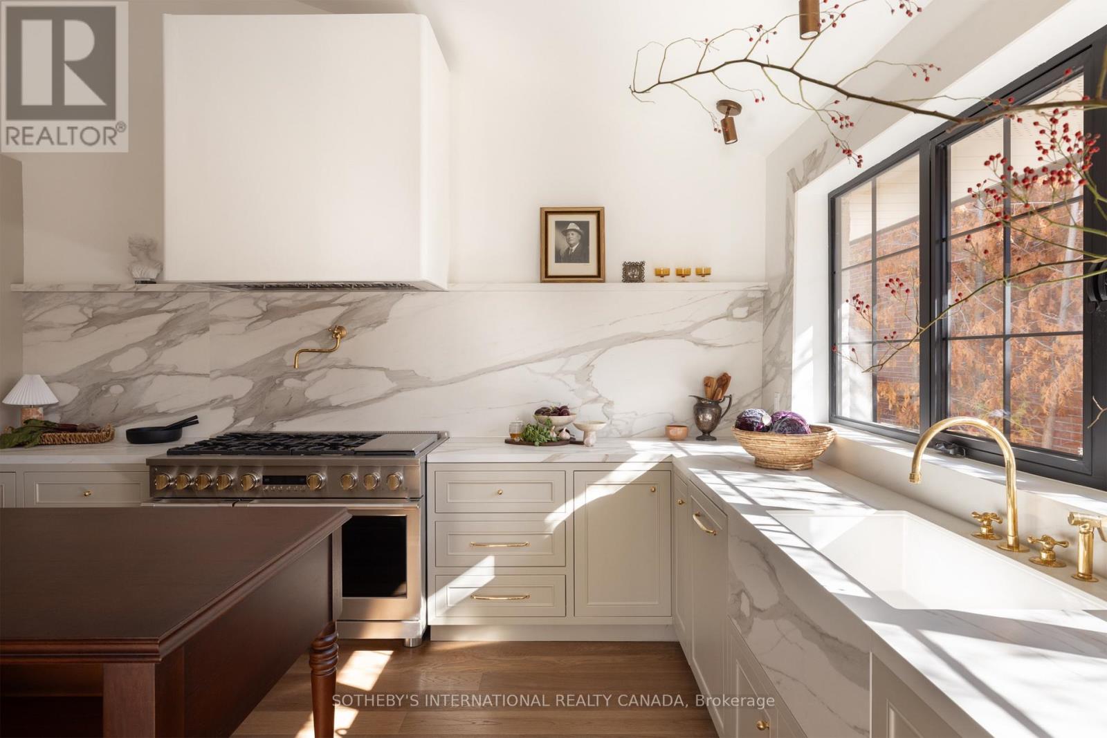 36 Rosemeade Ave, Toronto, ON M8Y 3A3