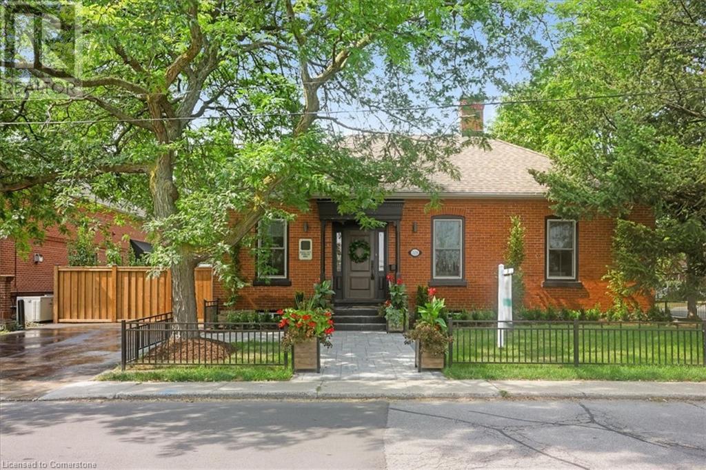 524 Locust St, Burlington, ON L7S 1V2