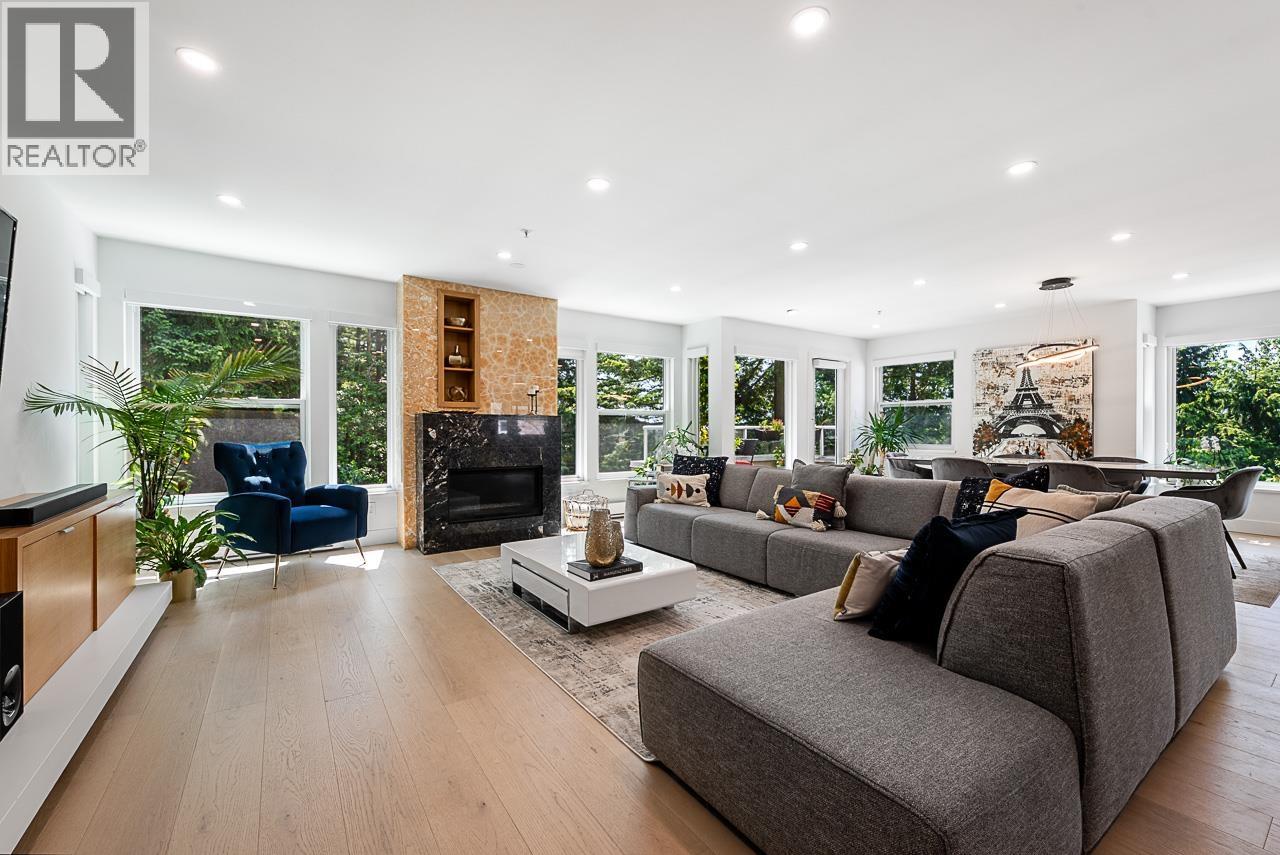 2425 Edgemont Boulevard Unit 11, North Vancouver, BC V7P 2L2