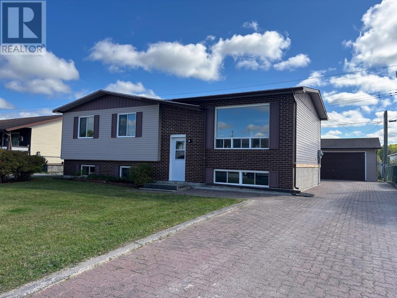 8 Otter Ave, Manitouwadge, ON P0T 2C0