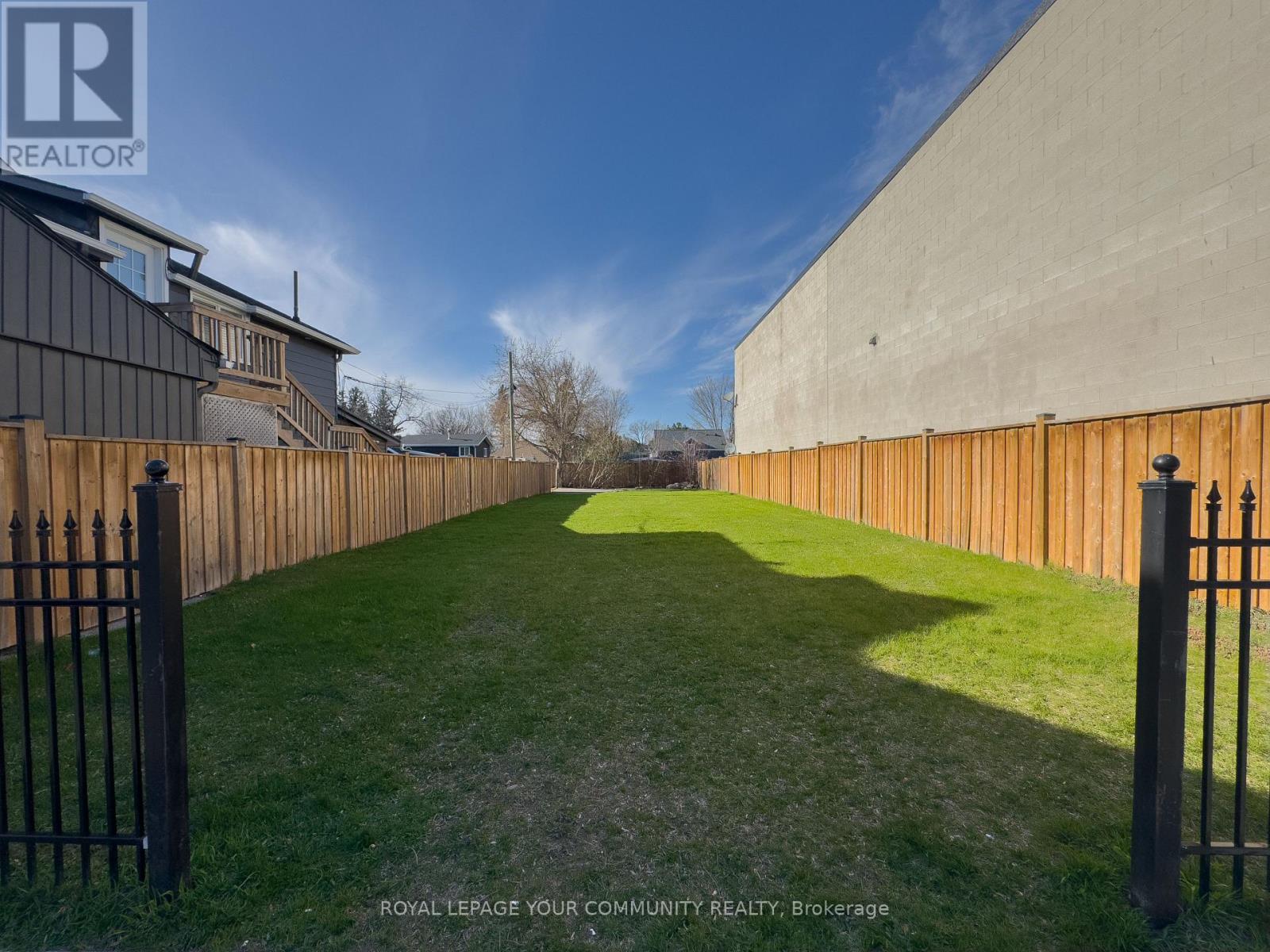 934 Lake Dr E, Georgina, ON L0E 1L0