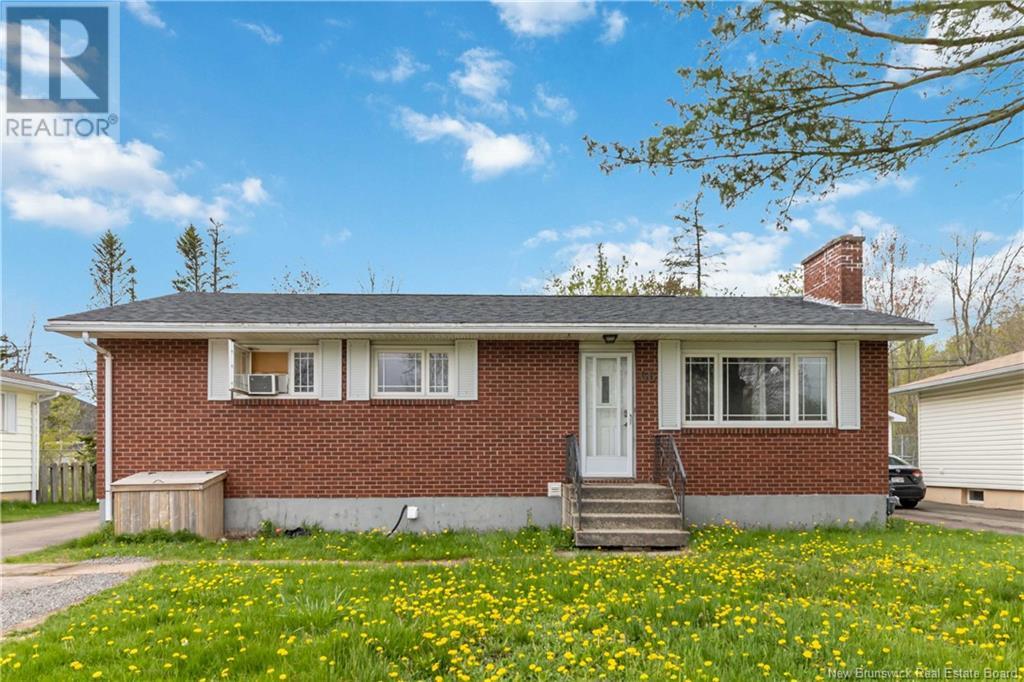 66 Ayer Ave, Moncton, NB E1C 8G8
