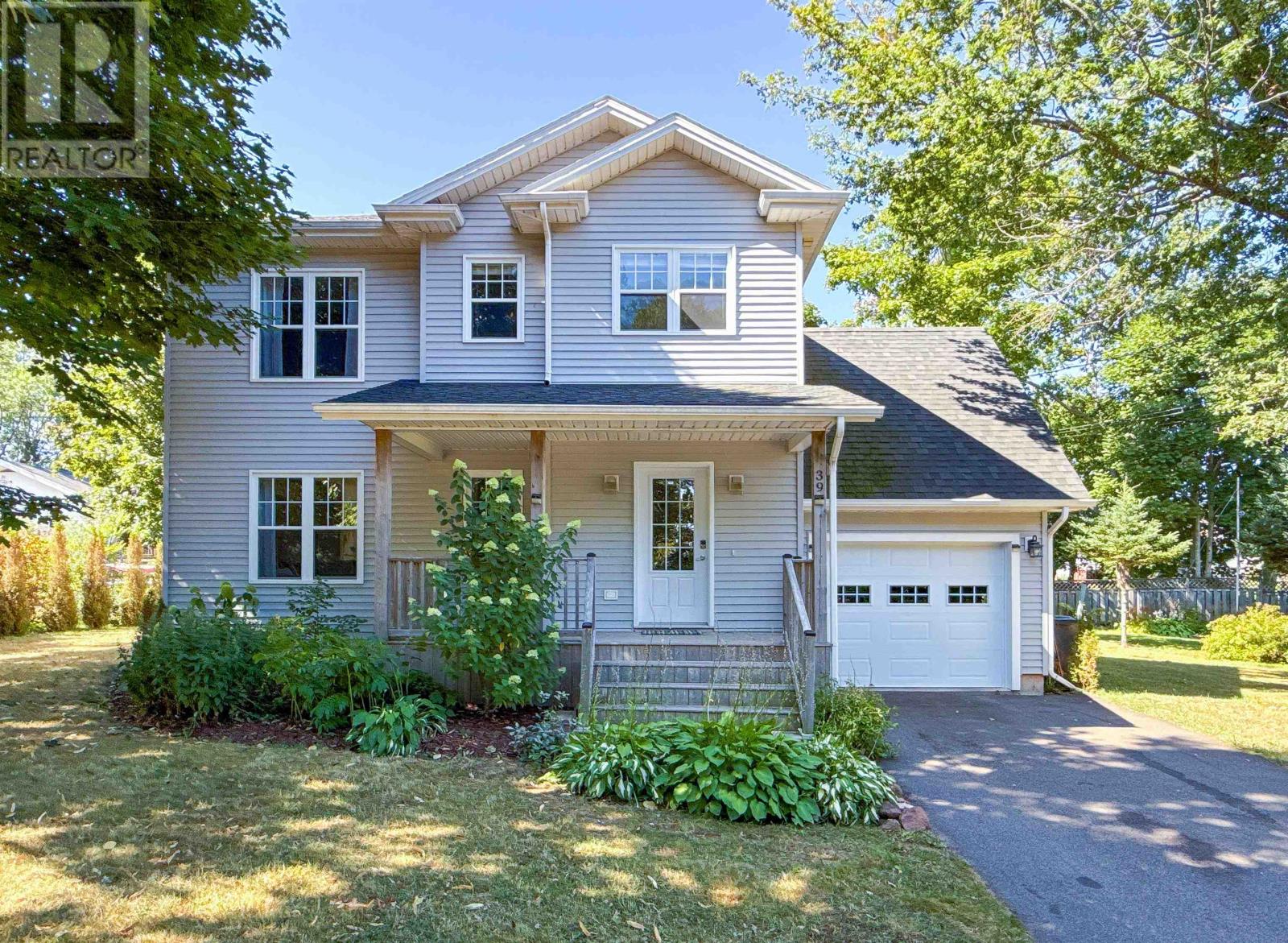 39 Atlantic Rd, Charlottetown, PE C1A 9P4