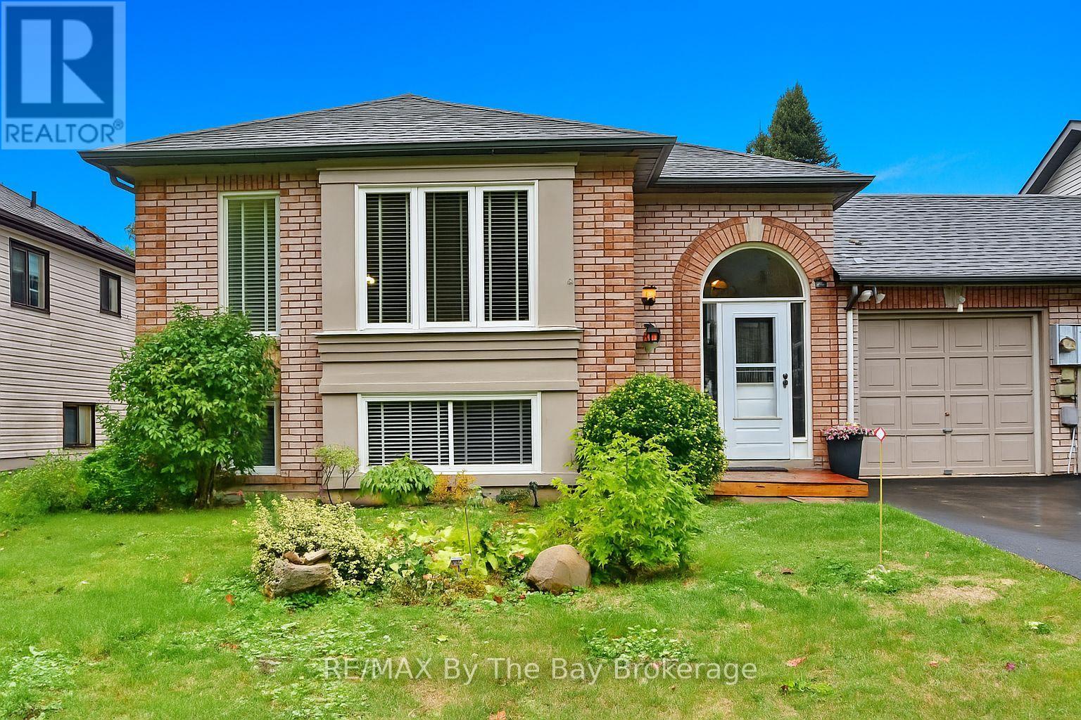34 Harbour Cres, Wasaga Beach, ON L9Z 1G5