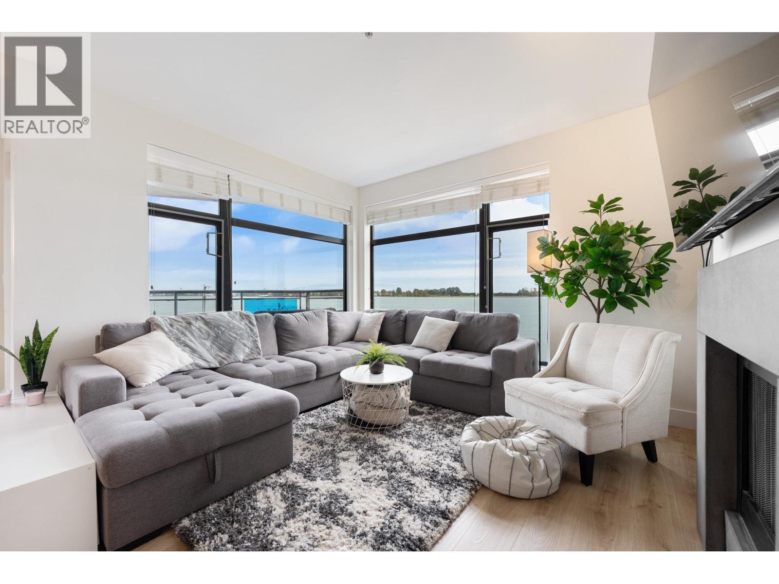 14200 Riverport Way Unit 210, Richmond, BC V6W 1M4