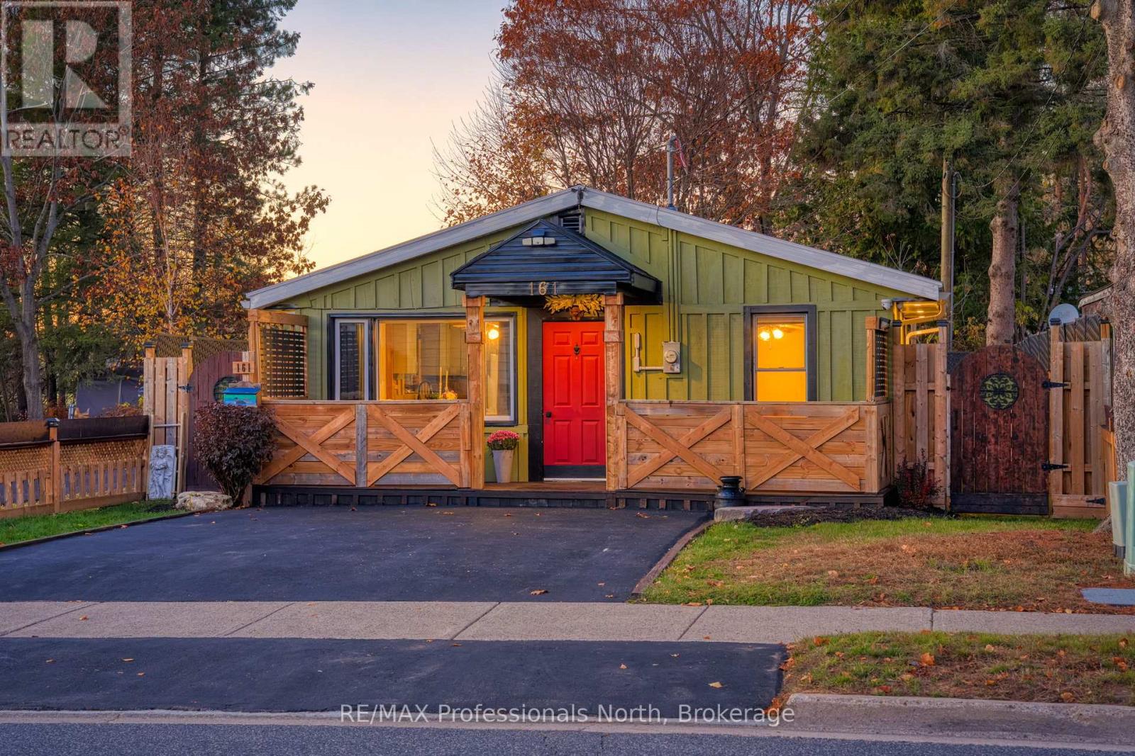 161 Quebec St, Bracebridge, ON P1L 1E3