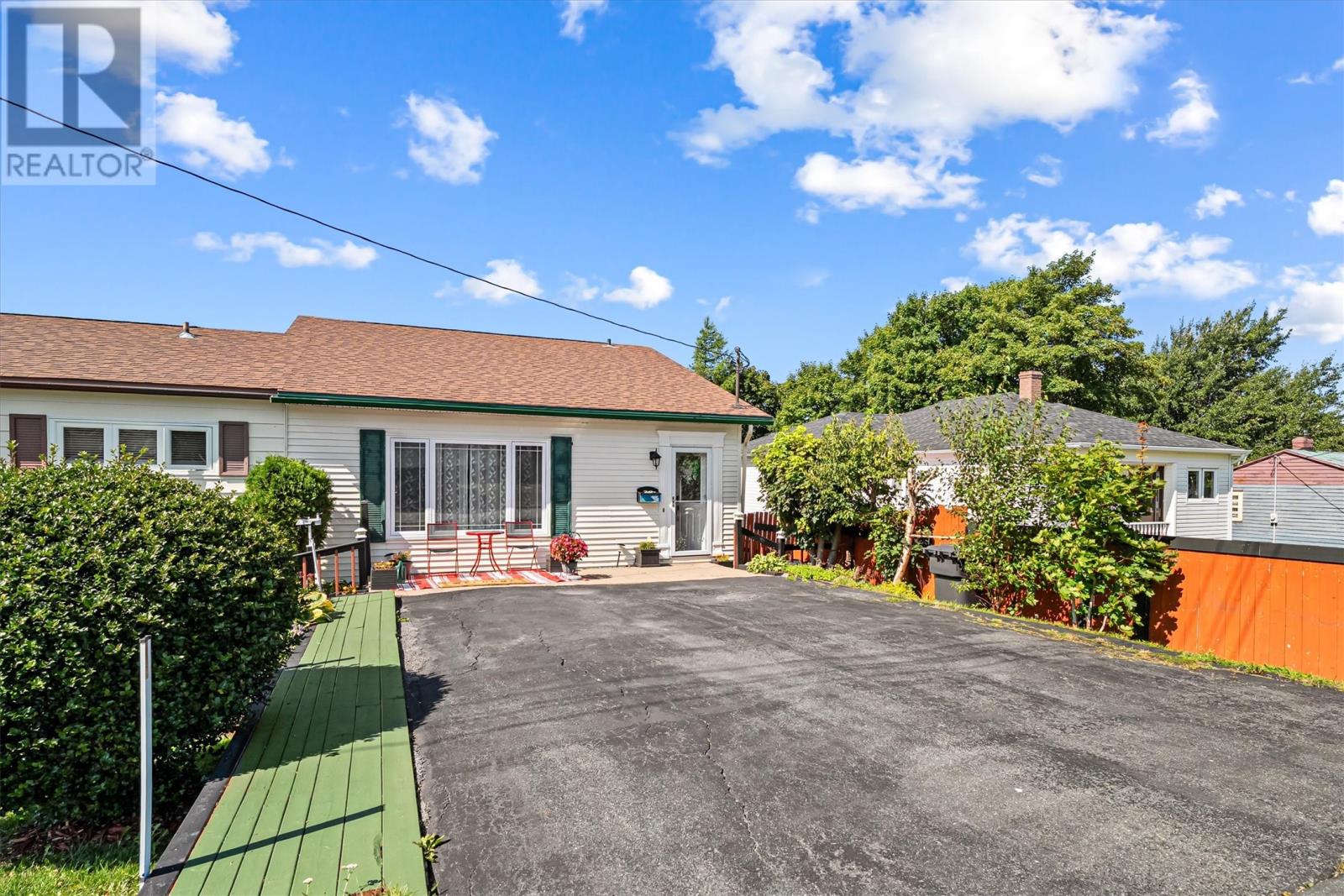 26 Second St #a, Mount Pearl, NL A1N 1Y5