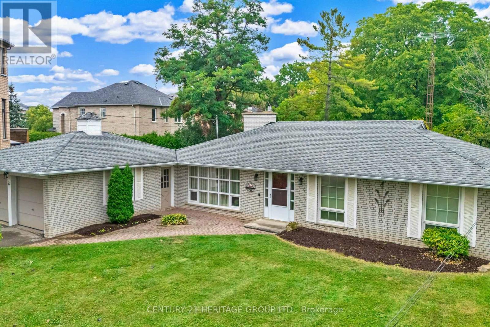 22 Poplar Dr, Richmond Hill, ON L4E 2Y3