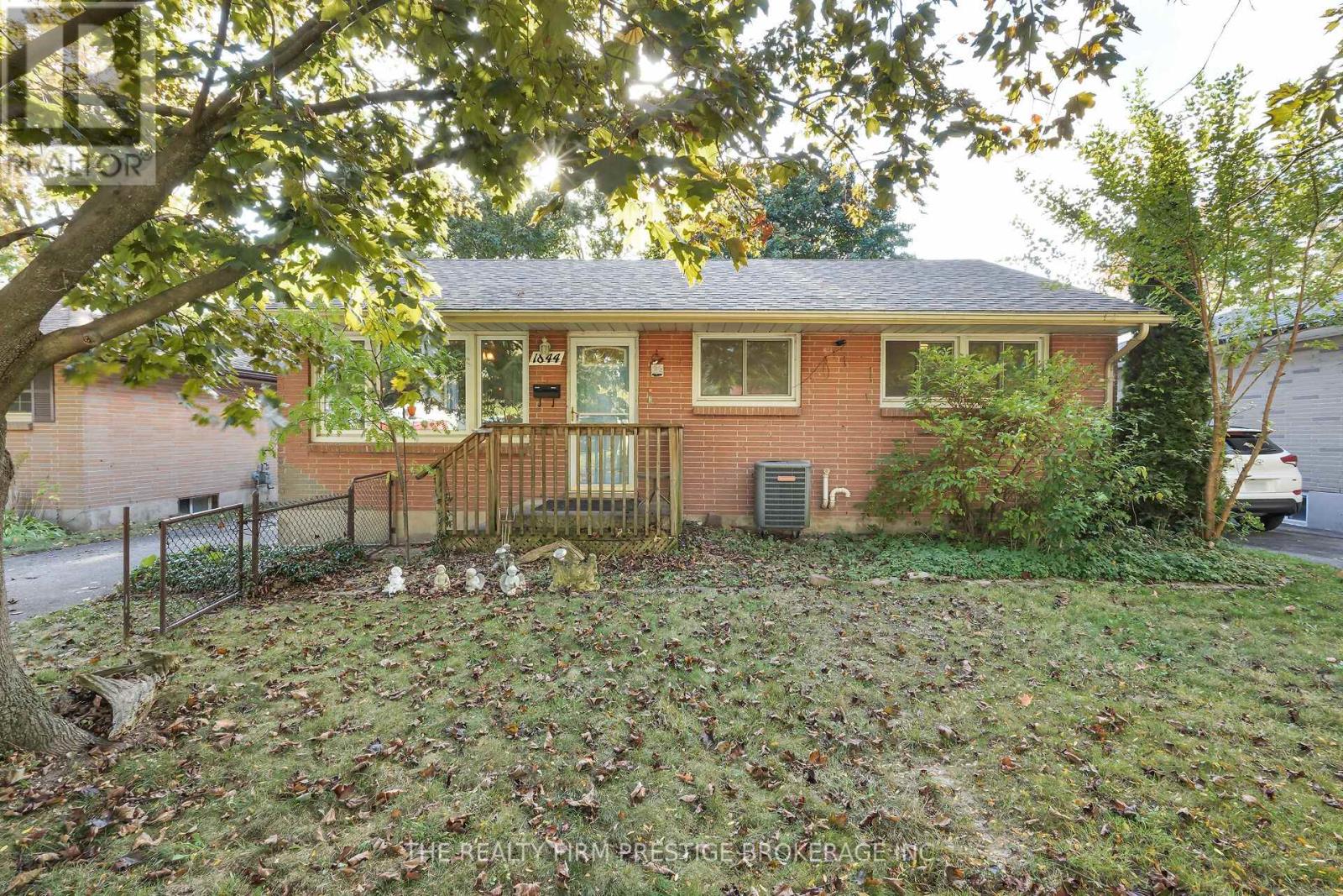 1844 Royal Cres, London, ON N5W 2A8