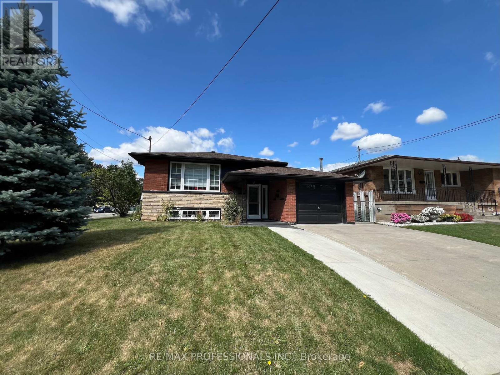 27 Riverdale Dr, Hamilton, ON L8E 1K2