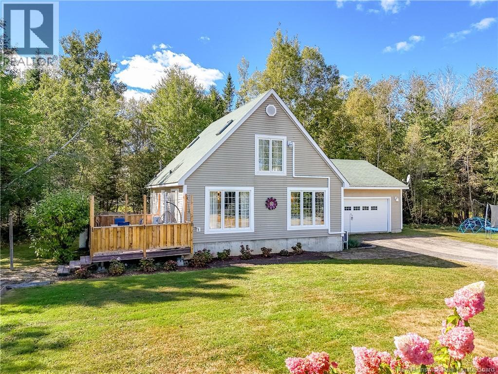 61 Ridgeview Dr, Keswick Ridge, NB E6L 1R1