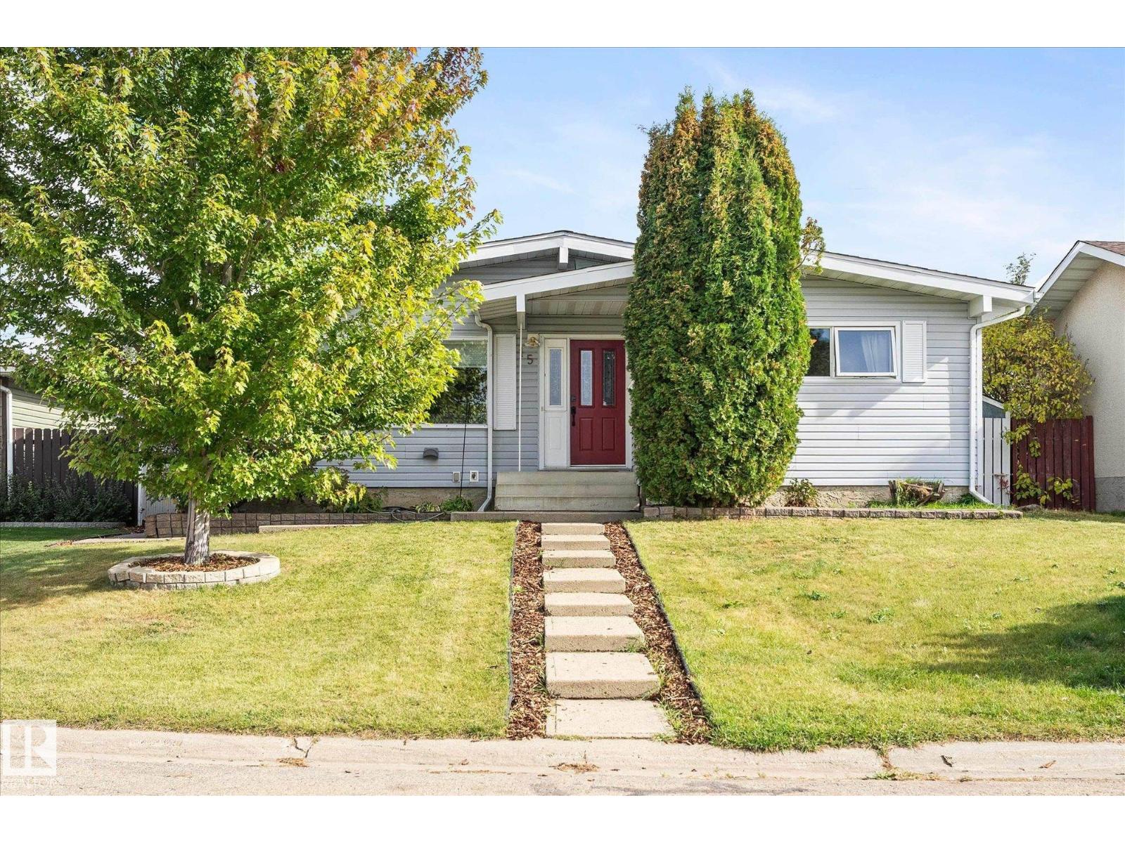 15 Maligne Dr, Devon, AB T9G 1P7