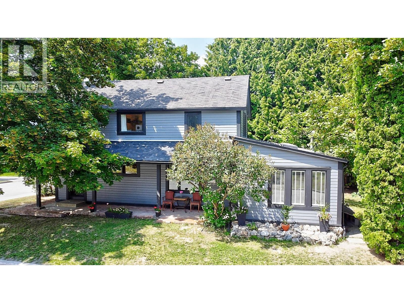 1821 Falls St, Nelson, BC V1L 1K1