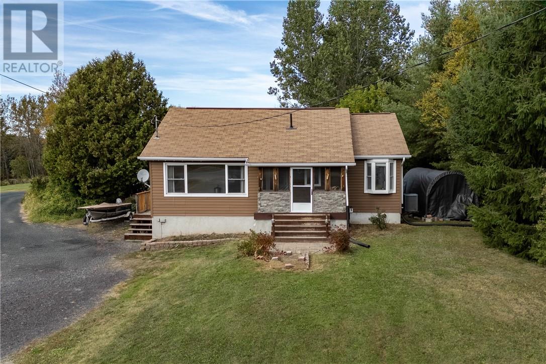 800 Main St, Val Caron, ON P3N 1E8