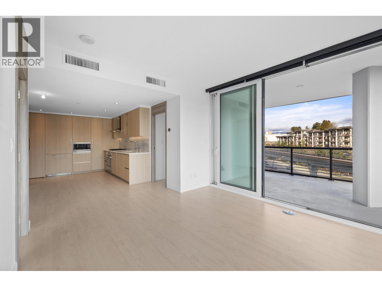 4720 Lougheed Highway Unit 406, Burnaby, BC V5C 0M8