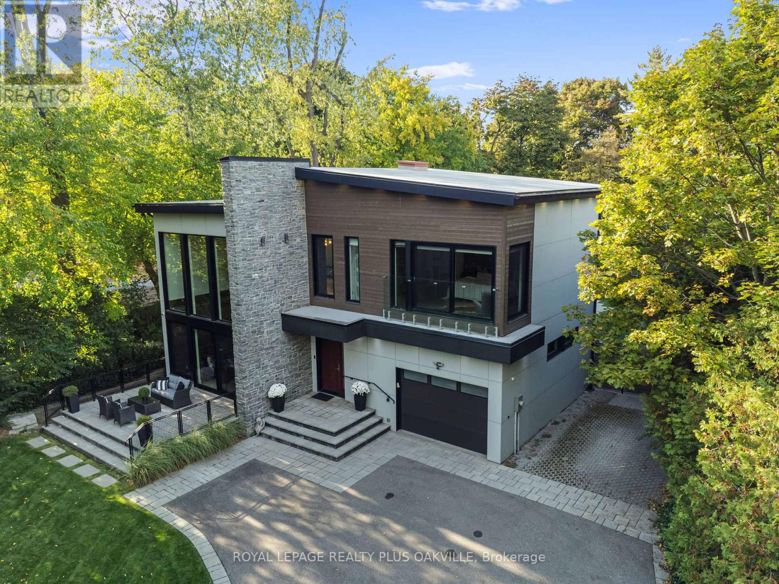 1207 Stirling Dr, Oakville, ON L6L 1E5