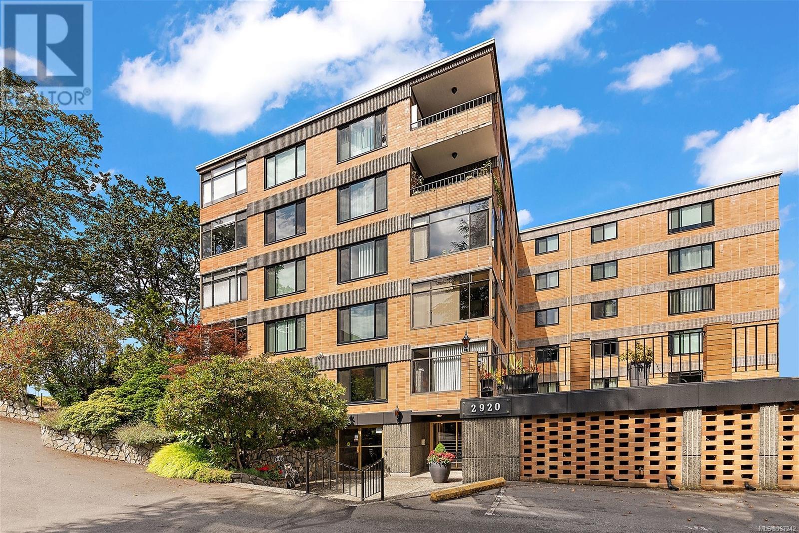 2920 Cook St Unit 404 St, Victoria, BC V8T 3S7