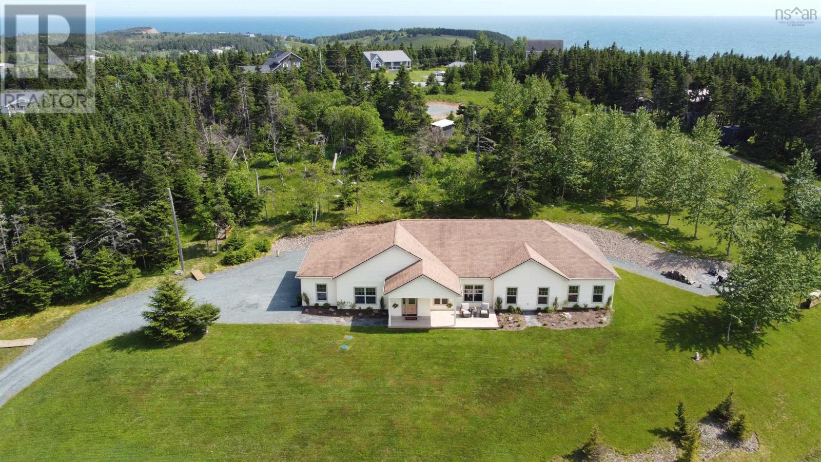84 Oceanic Dr, Halifax, NS B2Z 1T6