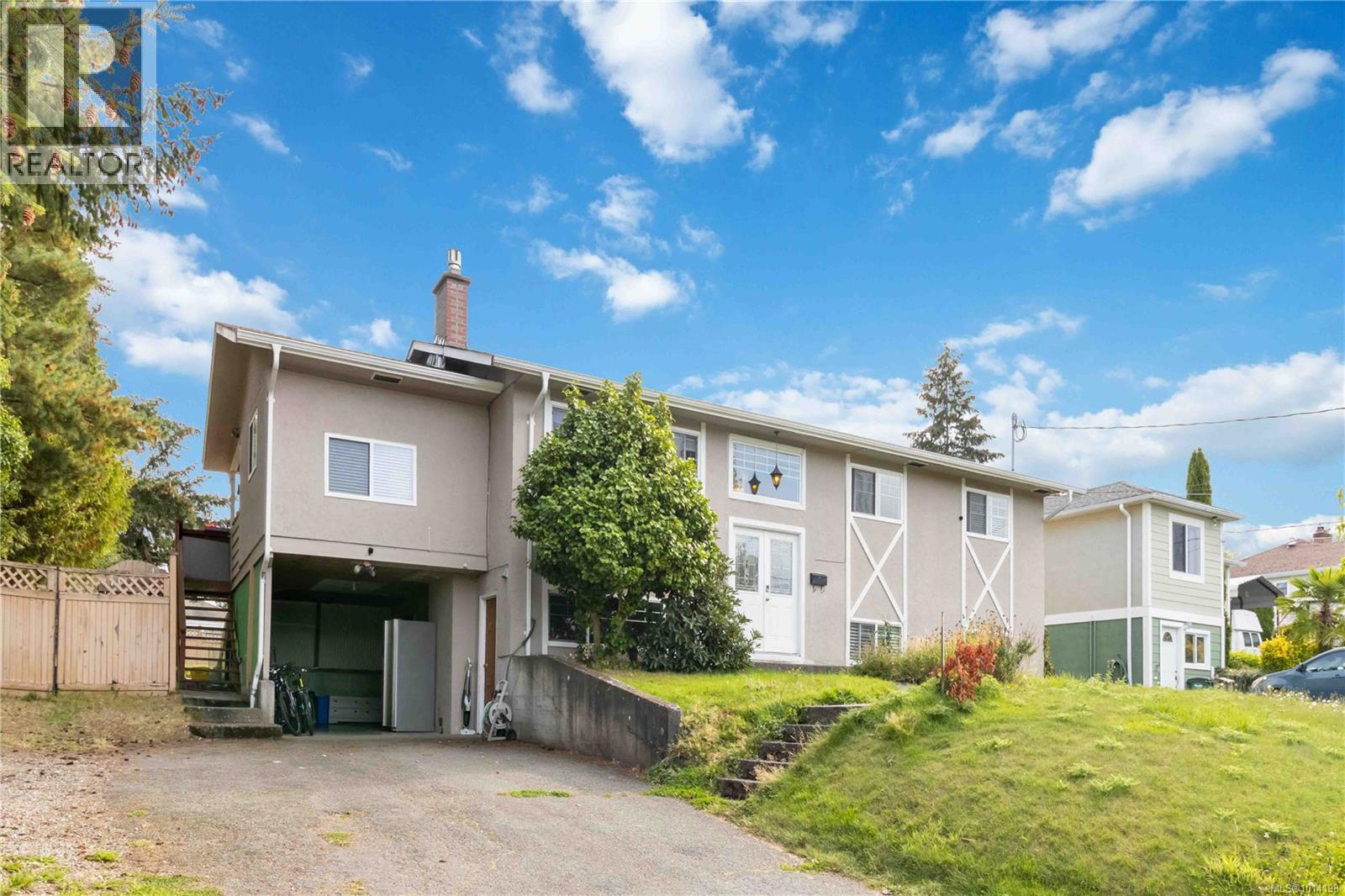 625 Baker St, Saanich, BC V8Z 2H8