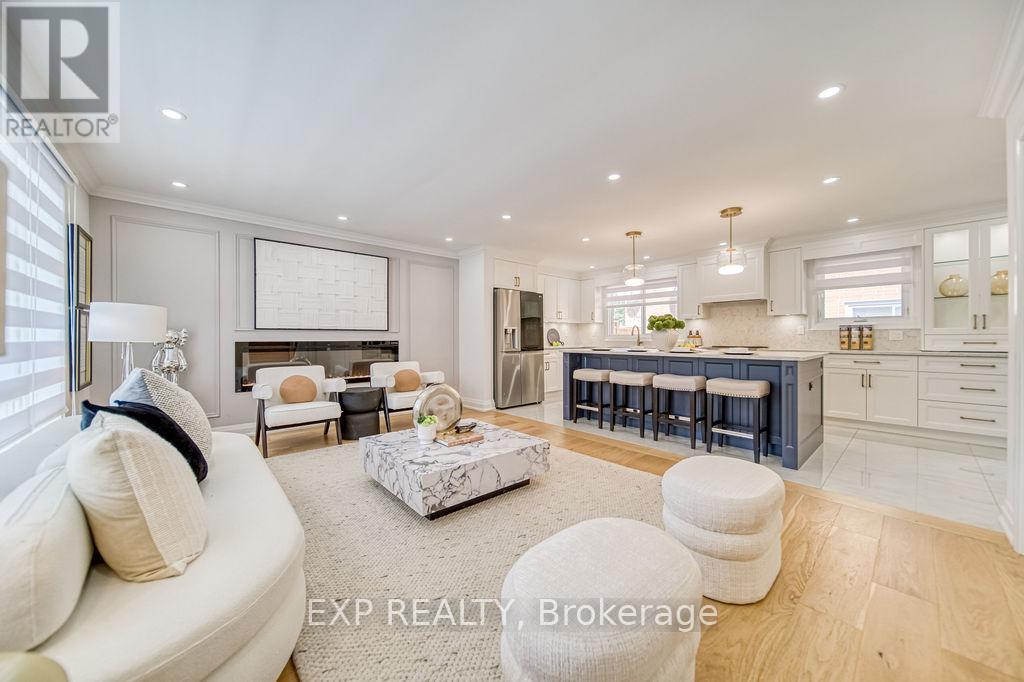 11 Lillian Ave, Markham Thornhill, ON L3T 4N7