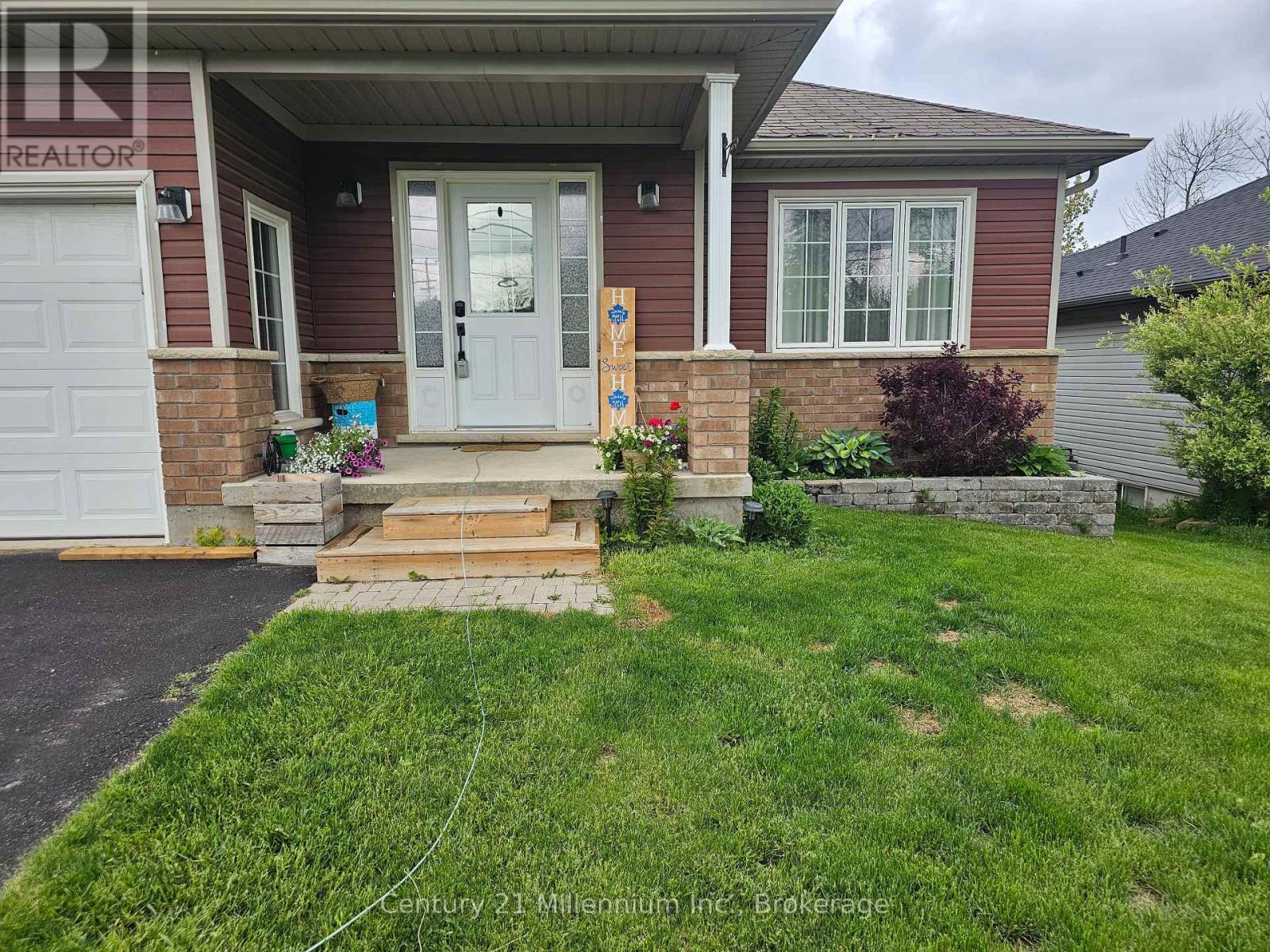 140 Constance Blvd, Wasaga Beach, ON L9Z 2Y4