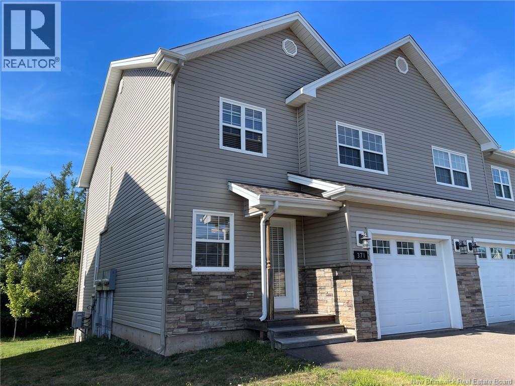 371 Dolbeau St, Dieppe, NB E1A 9P9