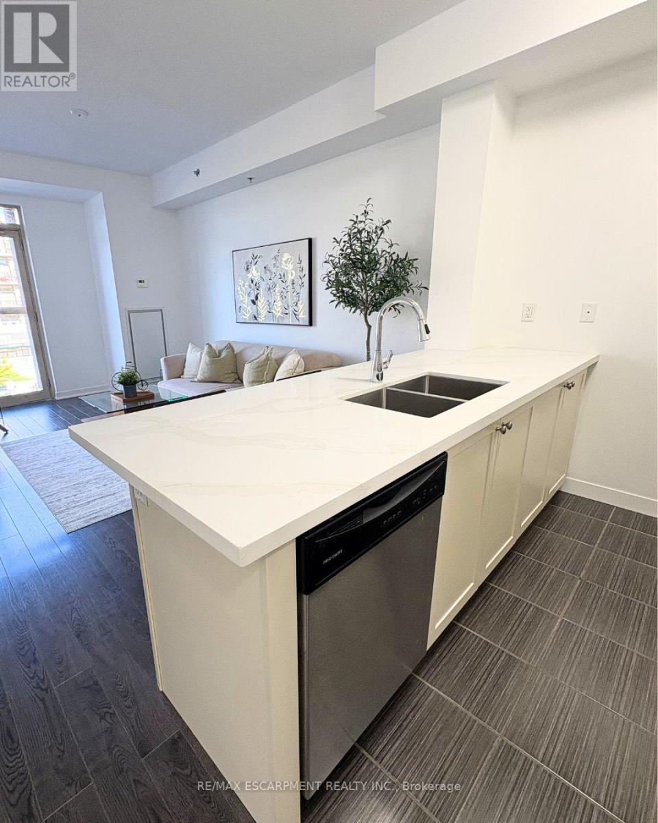 316 5317 Upper Middle Rd, Burlington, ON L7L 0E5