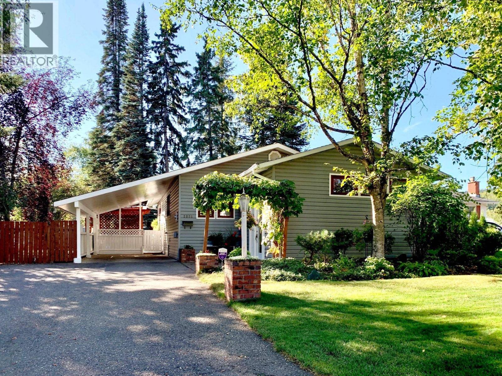 2925 Bessborough Pl, Prince George, BC V2N 1H5