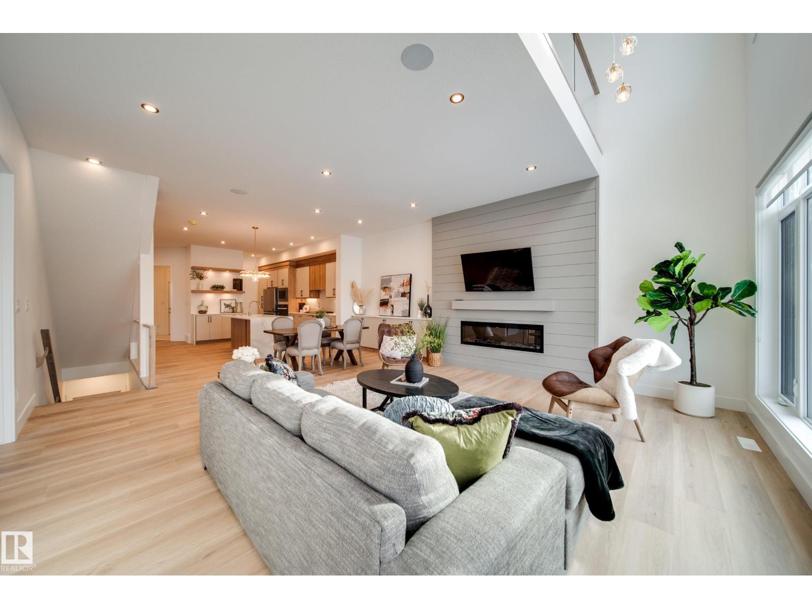 20425 93 Avenue Northwest #1, Edmonton, AB T5T 7C7