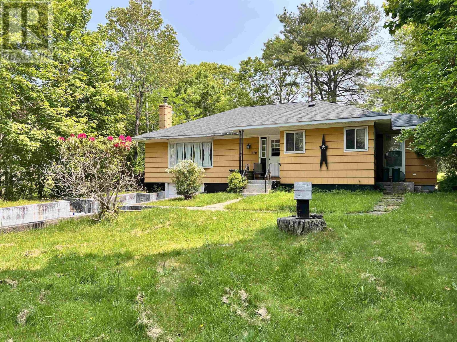 170 Digby St, Shelburne, NS B0T 1W0