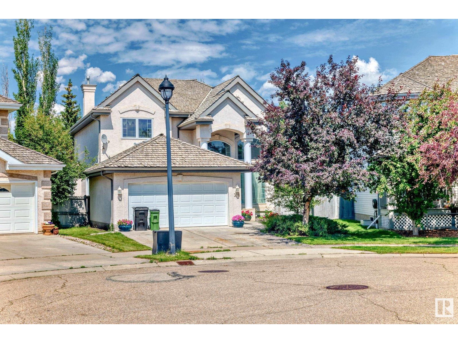 318 Darlington Cr NW, Edmonton, AB T6M 2R9