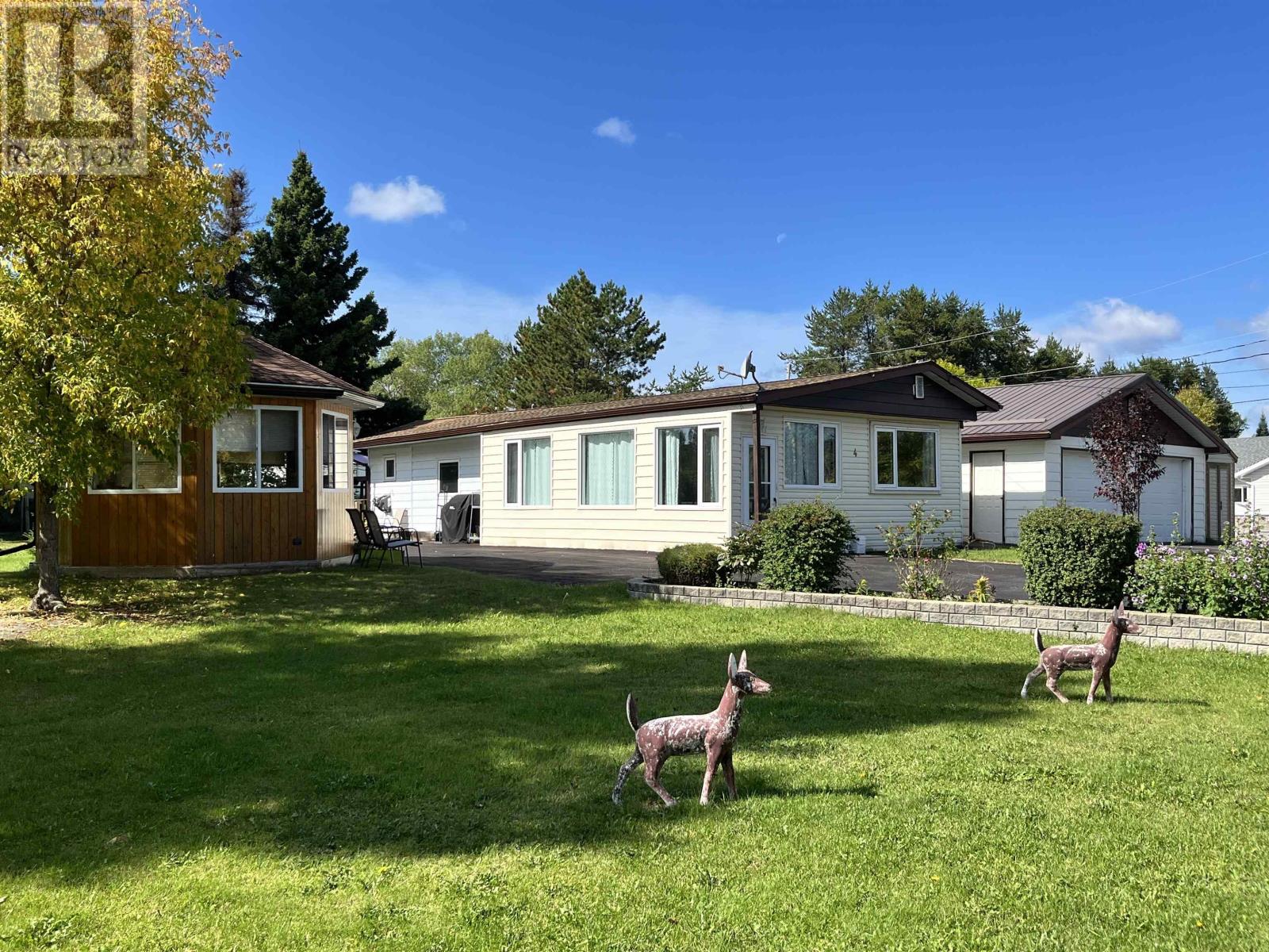 4 Keetch St, Red Lake, ON P0V 2M0