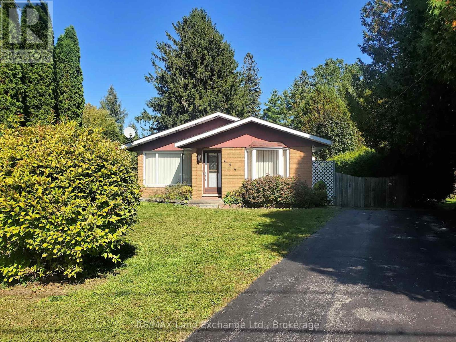 434 Clarendon St, Saugeen Shores, ON N0H 2L0